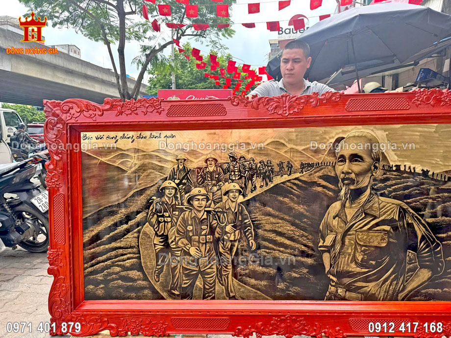 Từng đường nét trên bức tranh được chạm khắc tỉ mỉ và tinh xảo nhất